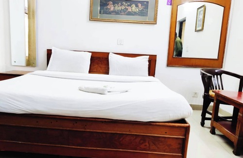 Ghaziabad Hotel | Hotel Redbury