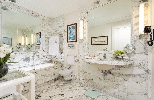 Sant' Ambrogio Hotel | Hotel Regency
