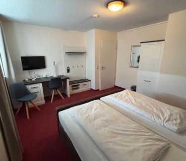 Itzum-Marienburg Hotel | Hotel Restaurant Itzumer Paß