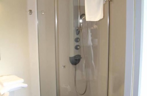 Valence Hotel | Hotel Restaurant Le Tout Va Bien