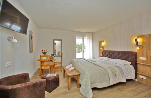 Douville Hotel | Hotel Restaurant Logis Le Tropicana