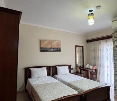 Lin Hotel | HOTEL RESTORANT LEZA