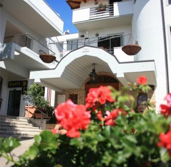 Loreto Aprutino Hotel | Hotel Ristorante La Bilancia