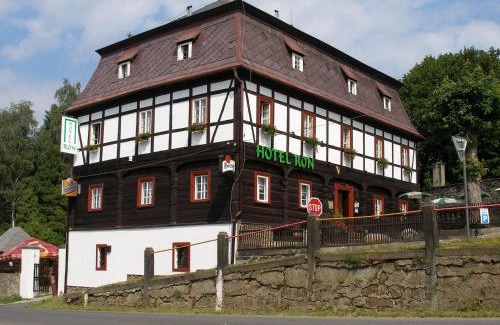 Mikulasovice Hotel | Hotel RON
