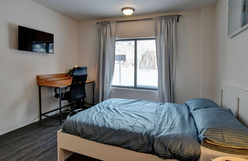 Laval Apartment | HOTEL ROOM DOWTOWN LAVAL Big STUDIO -PLACE BELL, free parking