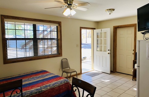 Milam Hotel | Hotel room on Toledo Bend Lake
