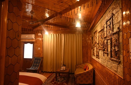 Kasol Hotel | Hotel Royal Palace