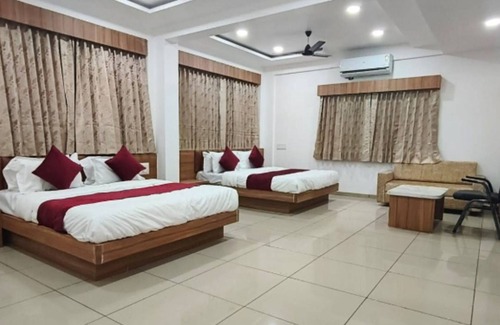 Nadiad House | Hotel Royal Palace in