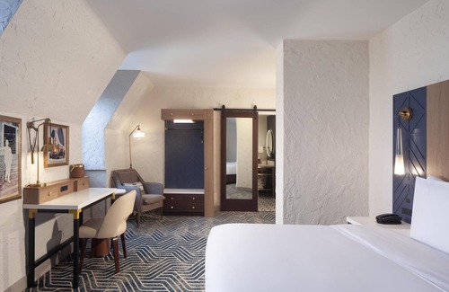 Urbana Hotel | Hotel Royer Urbana Champaign, Tapestry Collection by Hilton
