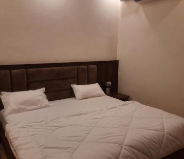 Shivanandi Hotel | Hotel RRR