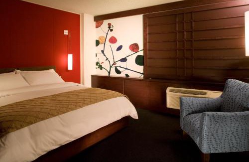 The Triangle Hotel | Hotel Ruby Foo's