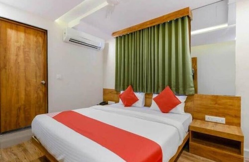 Navrangpura Hotel | HOTEL SAFARI INN C G ROAD
