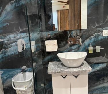 Rau Hotel | Hotel Sajanshree