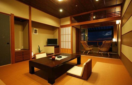 Tsubaki Onsen Hotel | Hotel Sanrakuso