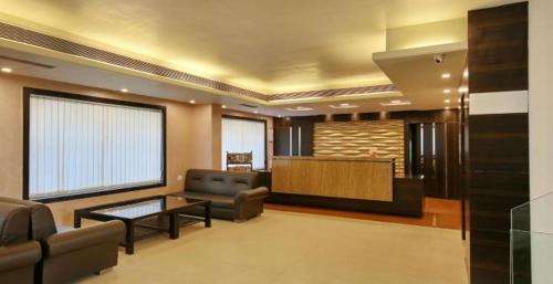 Jhansi Hotel | Hotel Sheela Shree Plaza