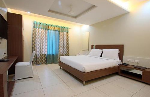 Jhansi Hotel | Hotel Sheela Shree Plaza