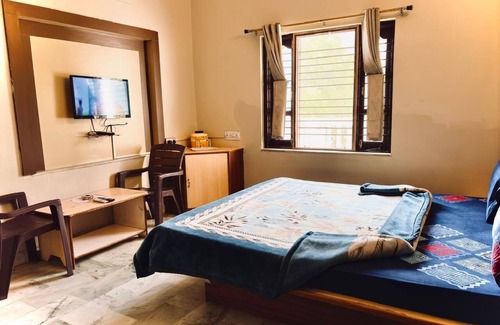 Abu Road Hotel | Hotel Shiv Shakti