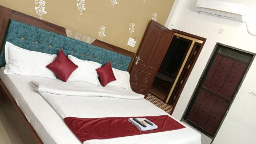 Maheshwar Hotel | Hotel Shivalay Palace