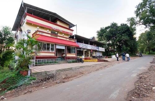 Tapola Hotel | Hotel Shivneri Tapola