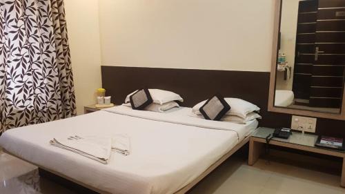 Shirdi Hotel | HOTEL Shradha! Saburi! Near Shri Sai Baba Temple - Free Wi-fi And Parking Facilities- A Top Rated Hotel In Shirdi