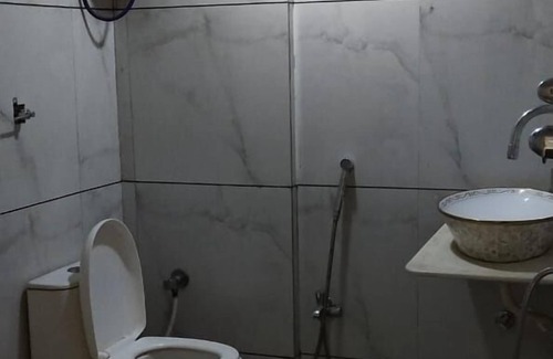 Thaltej Hotel | Hotel Shri Nivas