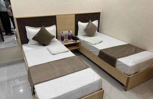 Gopalbari Hotel | Hotel Silver Moon-200 meter Jaipur Junction