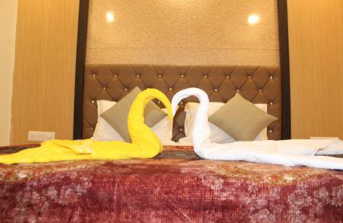 GIDC Hotel | Hotel Skylark
