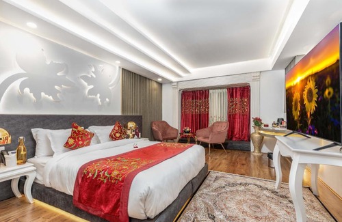 Dal Lake Hotel | Hotel SnowLand, Srinagar