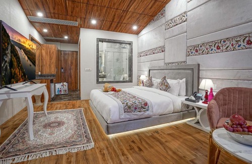 Dal Lake Hotel | Hotel SnowLand, Srinagar