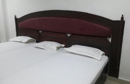 Perambur Purasavakam Hotel | Hotel Sorrento Guest house Anna Nagar East Metro Shenoy Nagar metro budget monthly daily rooms