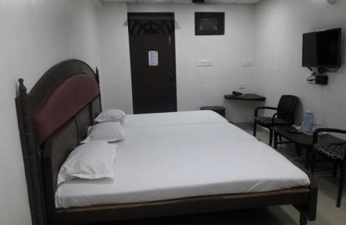 Perambur Purasavakam Hotel | Hotel Sorrento Guest house Anna Nagar East Metro Shenoy Nagar metro budget monthly daily rooms