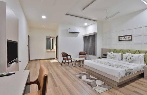 Anand Hotel | Hotel SR Laxmi