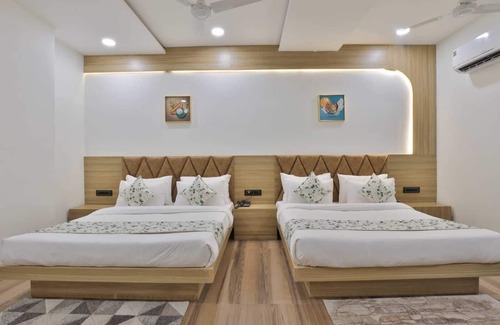 Anand Hotel | Hotel SR Laxmi