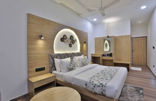 Anand Hotel | Hotel SR Laxmi
