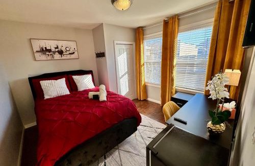 McGinley Square House | Hotel-Style, No Host, Professionally Managed ID267