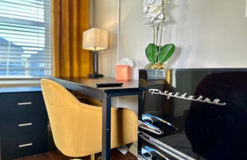 McGinley Square House | Hotel-Style, No Host, Professionally Managed ID267