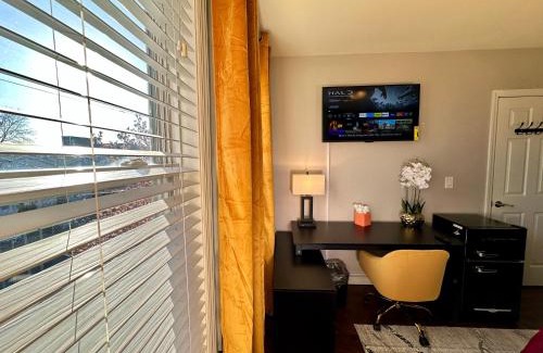 McGinley Square House | Hotel-Style, No Host, Professionally Managed ID267