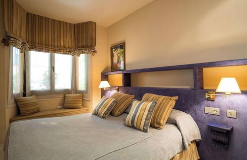 Montbrio del Camp Hotel | Hotel Suites Sant Jordi