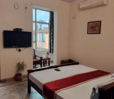 Adarsh Nagar Bed & Breakfast | Hotel Sukhvilas