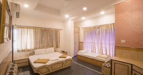 Parthasarathy Puram Hotel | Hotel Suriya International