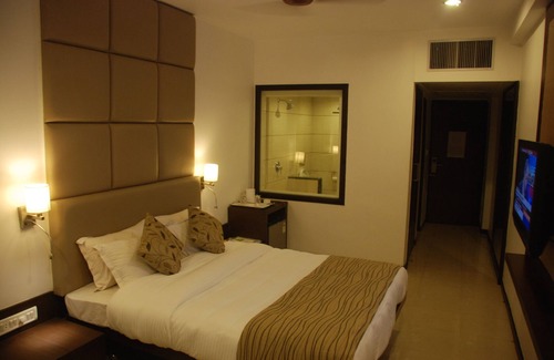Sayajiganj Hotel | Hotel Surya