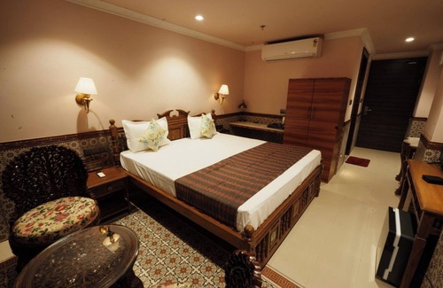 Gandhinagar Hotel | HOTEL SURYA PALACE
