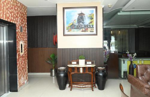 Lansdowne Hotel | Hotel Surya Plaza
