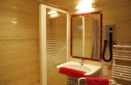 Vitry-le-Francois Hotel | Hotel Tambourin