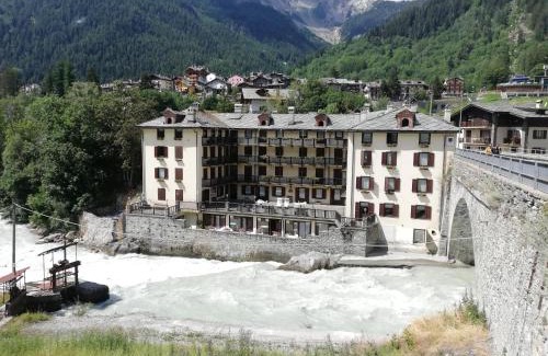 Dolonne Hotel | Hotel Tavernier