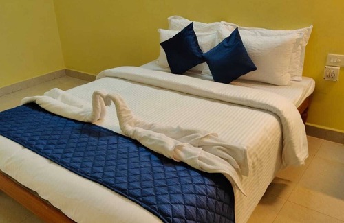 Kalapet Hotel | Hotel Tenach