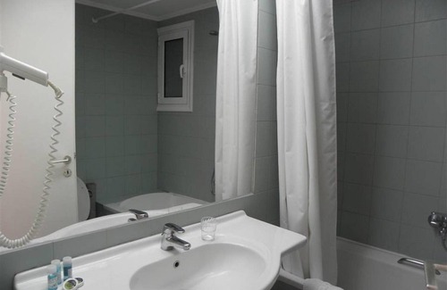 Loutraki-Agioi Theodoroi Hotel | Hotel Theoxenia