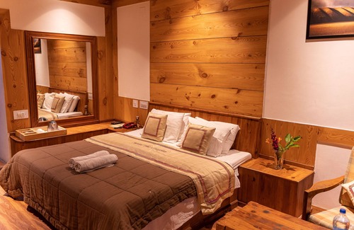 Old Manali Hotel | Hotel The Conifer