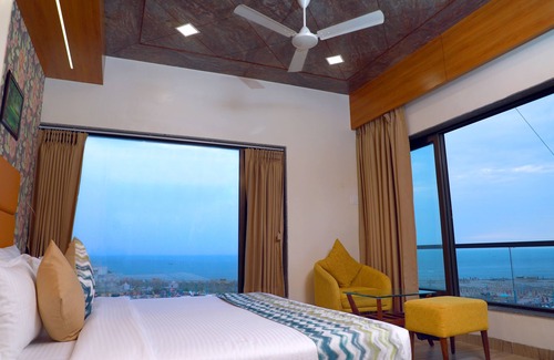 Dwarka Hotel | Hotel The Grand Ladhukara