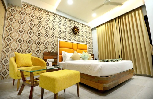 Dwarka Hotel | Hotel The Grand Ladhukara